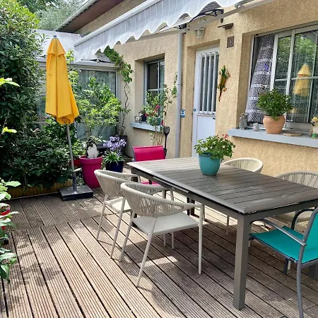 Privees Avec Piscine Partagees Et Cuisine Partagee A 20 Minutes De Paris Et 40 Minutes De Disneyland Fontenay-sous-Bois