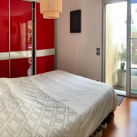 Privees Avec Piscine Partagees Et Cuisine Partagee A 20 Minutes De Paris Et 40 Minutes De Disneyland