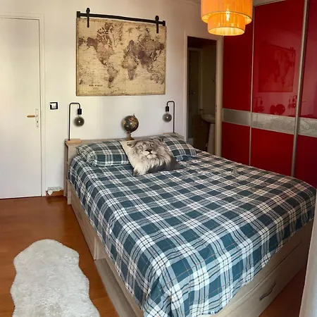Privees Avec Piscine Partagees Et Cuisine Partagee A 20 Minutes De Paris Et 40 Minutes De Disneyland Homestay Fontenay-sous-Bois