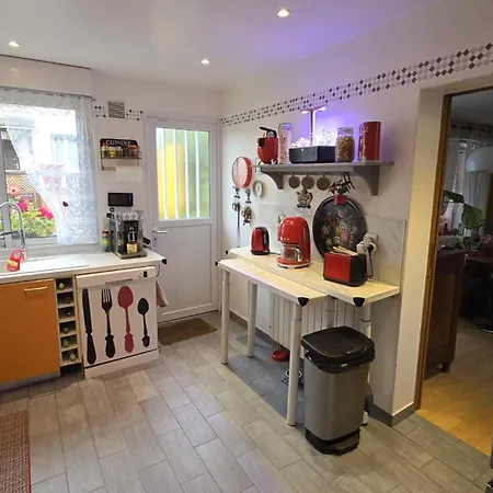 Privees Avec Piscine Partagees Et Cuisine Partagee A 20 Minutes De Paris Et 40 Minutes De Disneyland Homestay *