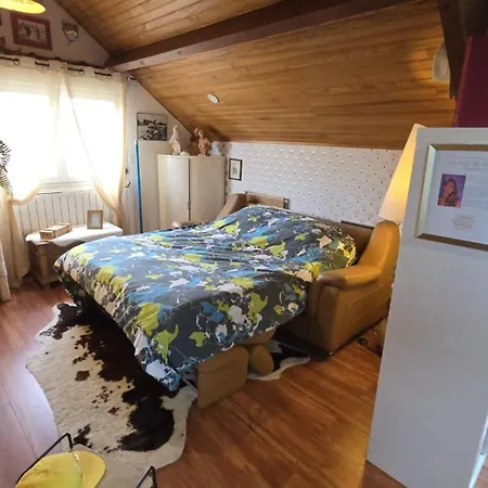 Privees Avec Piscine Partagees Et Cuisine Partagee A 20 Minutes De Paris Et 40 Minutes De Disneyland Homestay Fontenay-sous-Bois