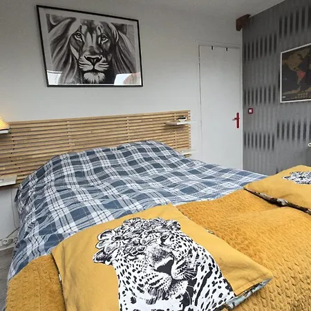 Privees Avec Piscine Partagees Et Cuisine Partagee A 20 Minutes De Paris Et 40 Minutes De Disneyland