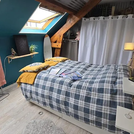 Privees Avec Piscine Partagees Et Cuisine Partagee A 20 Minutes De Paris Et 40 Minutes De Disneyland Homestay Fontenay-sous-Bois